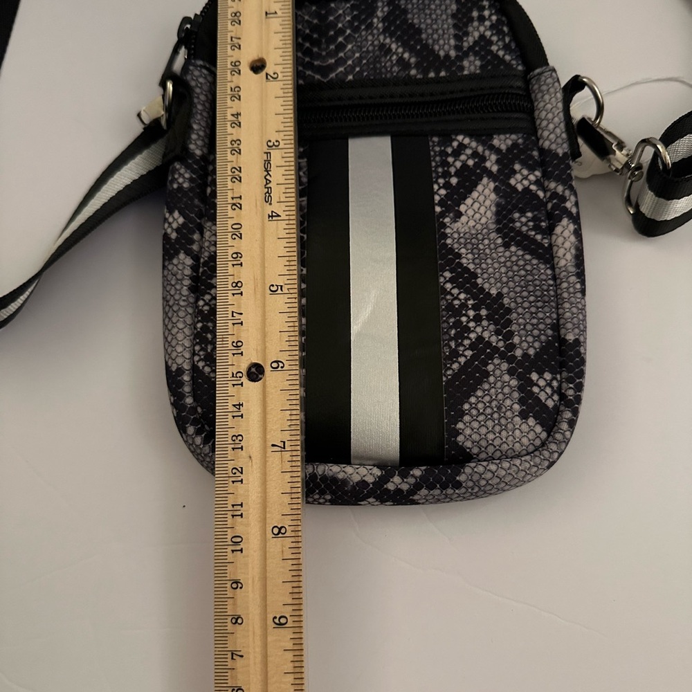 HAUTE SHORE CELLPHONE CROSSBODY BAG Brand New!